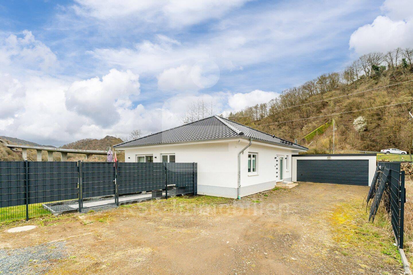 Immobilie in Altenahr - Moderner Bungalow mit großzügigem Grundstück! - Bild 1