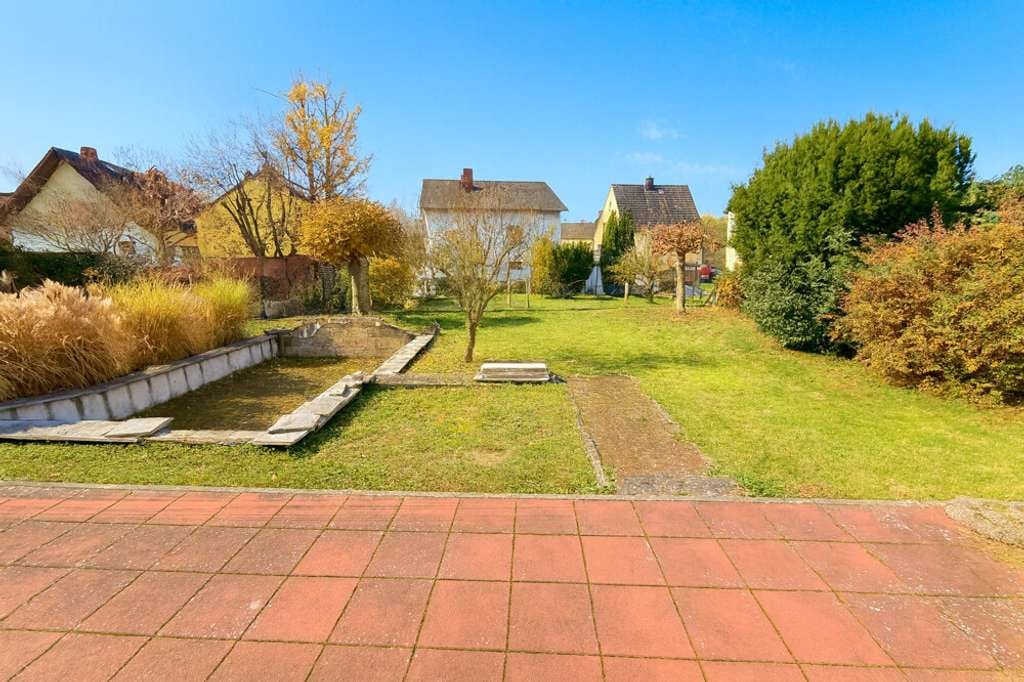Immobilie in Brechen - Sofort bezugsfrei! - Vielseitig nutzbares Wohnhaus mit Garten, Aufzug und Terrasse - Bild 2