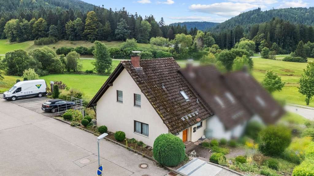 Immobilie in Seewald - Charmantes Reihenendhaus in Seewald mit sonnigem Balkon & Terrasse – ruhige Lage an der Erzgrube - Bild 0