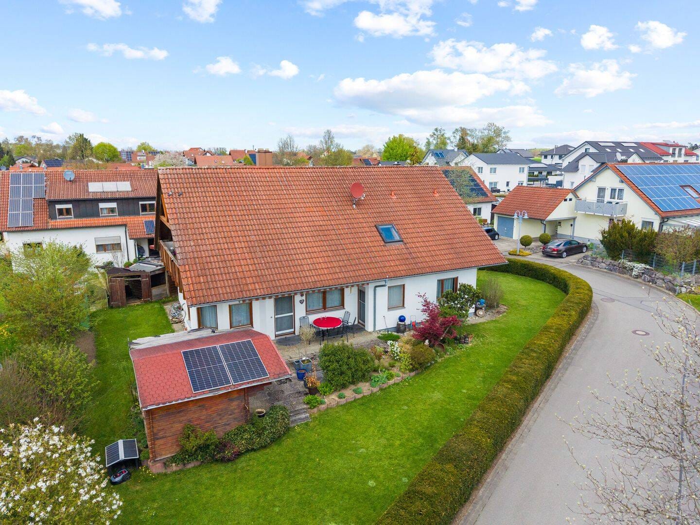 Immobilie in Aulendorf - Attraktives 2-Familienhaus in Aulendorf-Zollenreute  - bezugsfrei mit Entwicklungspotenzial - Bild 1