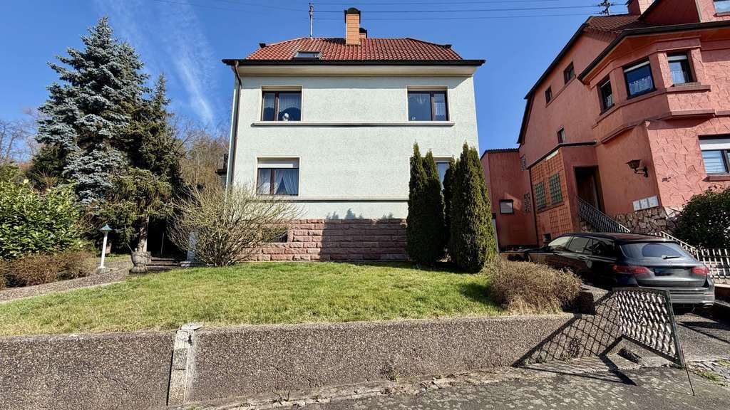 Immobilie in Ottweiler - Freistehendes Einfamilienhaus mit großem Garten und viel Potenzial in Ottweiler! - Bild 0
