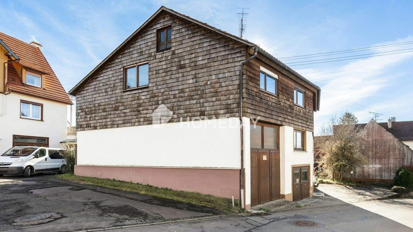 Immobilie in Bad Urach - Freistehendes Einfamilienhaus in Hanglage mit Geschichte und Charakter - Bild 2
