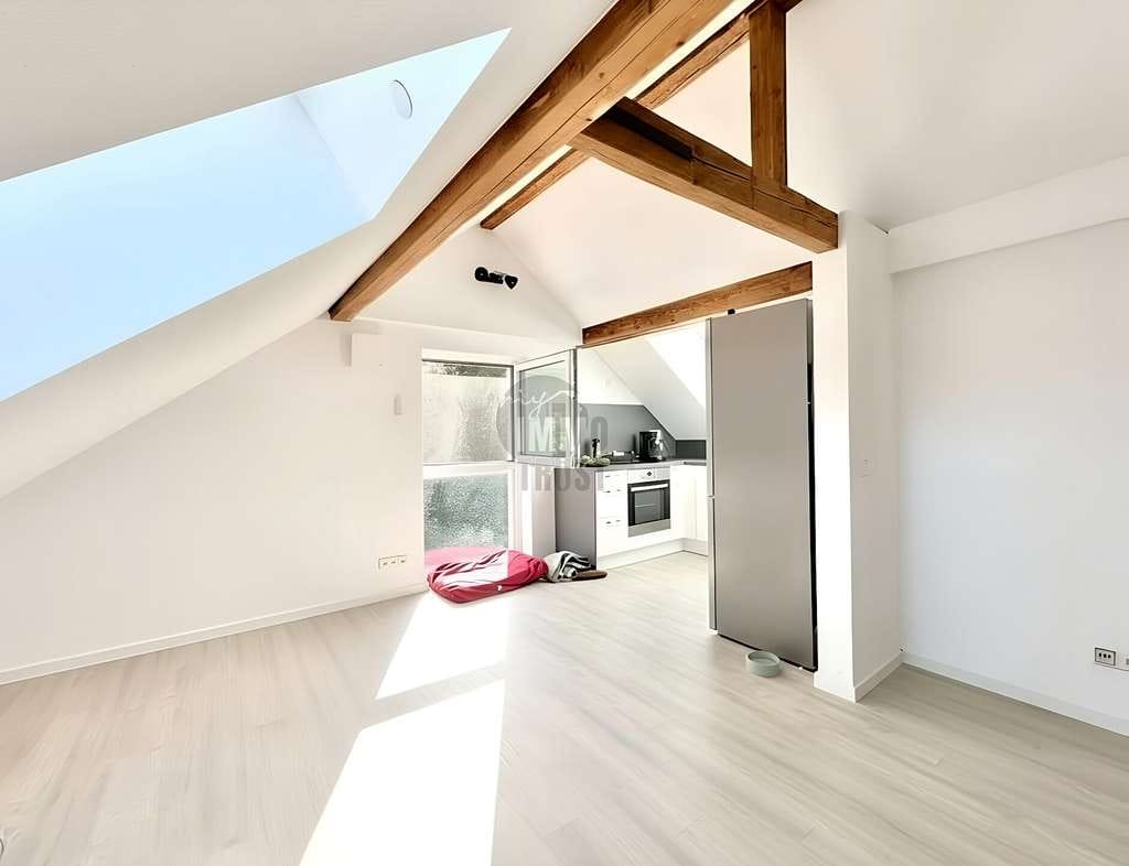 Immobilie in Obersulm - KERNSANIERTE DG-WOHNUNG MIT DACHCHARME UND EINBAUKÜCHE - Bild 1