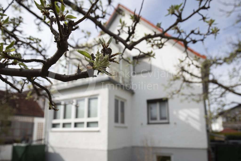 Immobilie in Neubiberg - Neubiberg – Freistehendes Haus mit zwei vermieteten Wohneinheiten in beliebter und ruhiger Lage - Bild 0