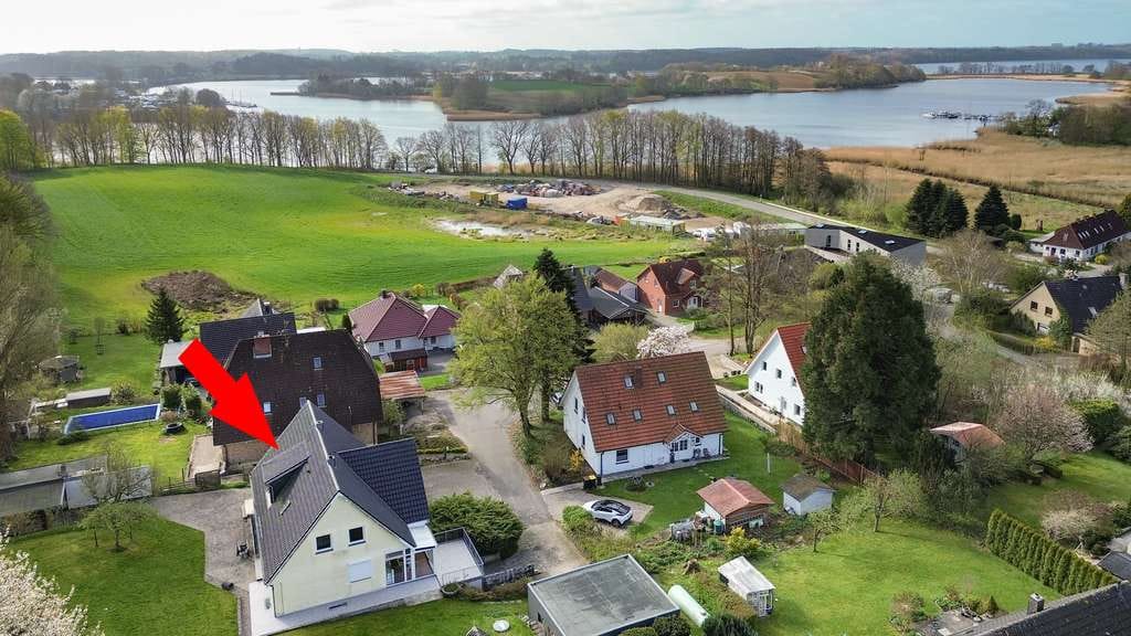 Immobilie in Boren - Großzügiges Einfamilienhaus mit Einliegerwohnung in idyllischer Lage nahe der Schlei - Bild 1