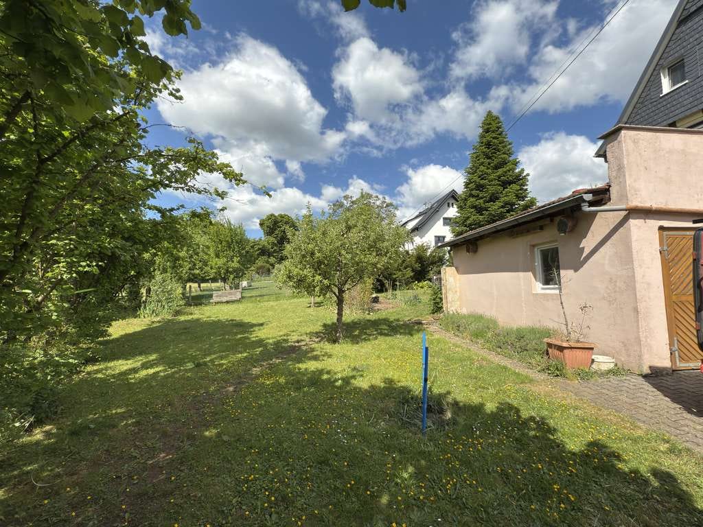 Immobilie in Birstein - **Charmantes Zwei-Familienwohnhaus auf großzügigem Grundstück in Ortslage von Birstein** - Bild 4
