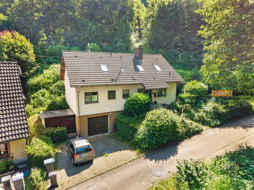 Immobilie in Herbolzheim - IMMORath.de – Zweifamilienhaus in naturnaher Lage mit großzügigem Grundstück - Bild 0