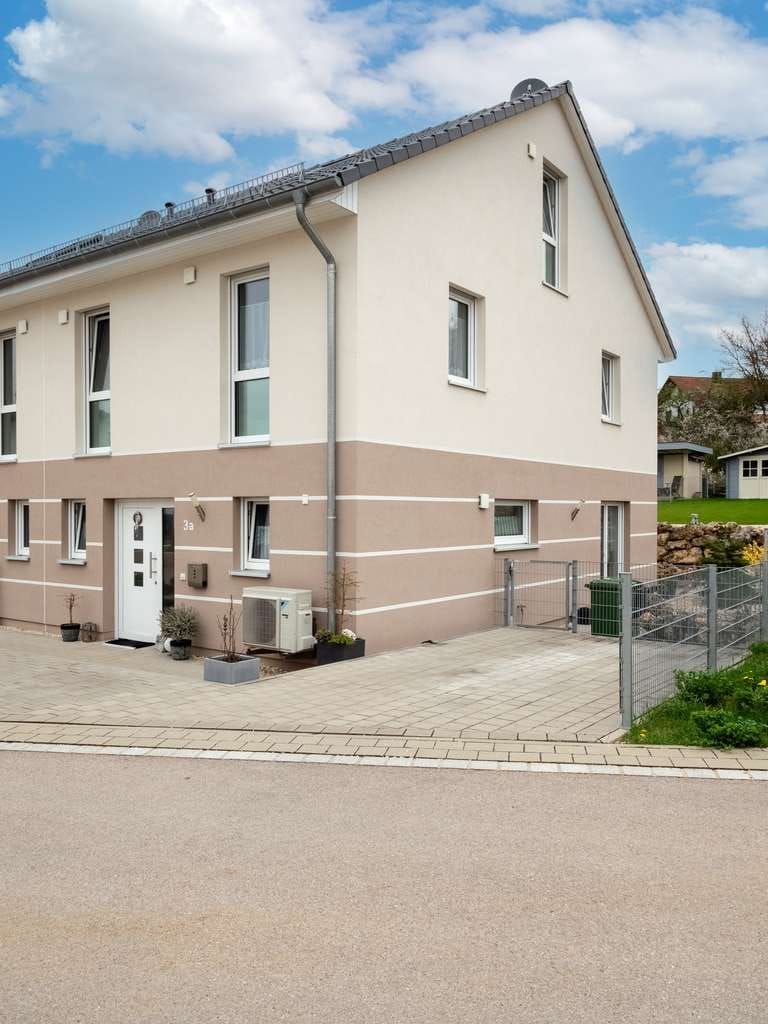 Immobilie in Solnhofen - Traumhafte Doppelhaushälfte mit Terrasse und Garten in Solnhofen zu verkaufen! - Bild 0
