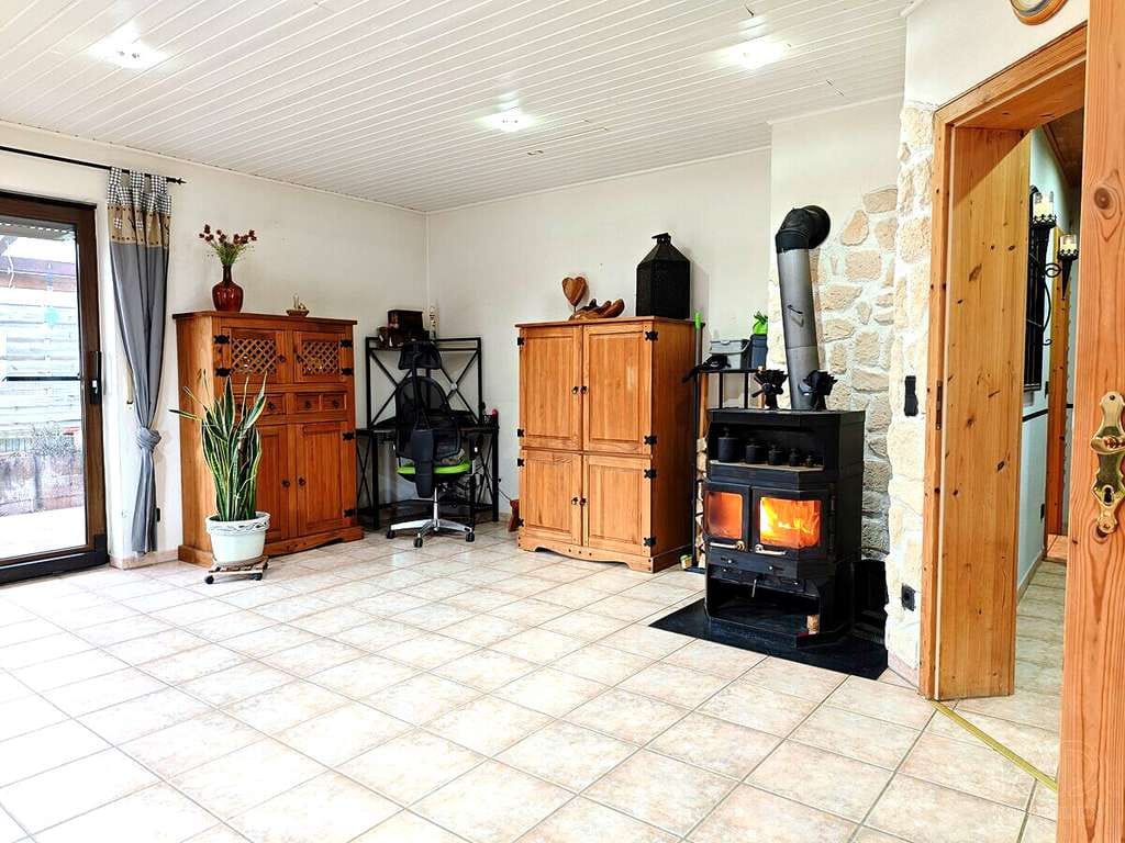 Immobilie in Vendersheim - Raumwunder mit Perspektive
Großes EFH mit Einliegerwohnung in Vendersheim - Bild 4