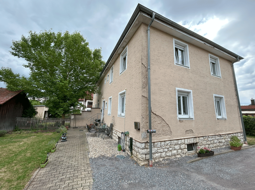 Immobilie in Maxhütte-Haidhof - Ein Doppelhaus mit 4 vermieteten Wohnungen in Maxhütte-Haidhof  - Bild 2