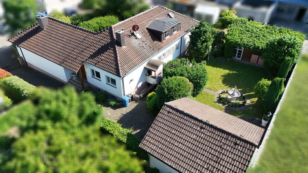 Immobilie in Untergruppenbach - Charmantes Wohnhaus mit großem Garten, Doppelgarage und viel Gestaltungspotenzial - Bild 0