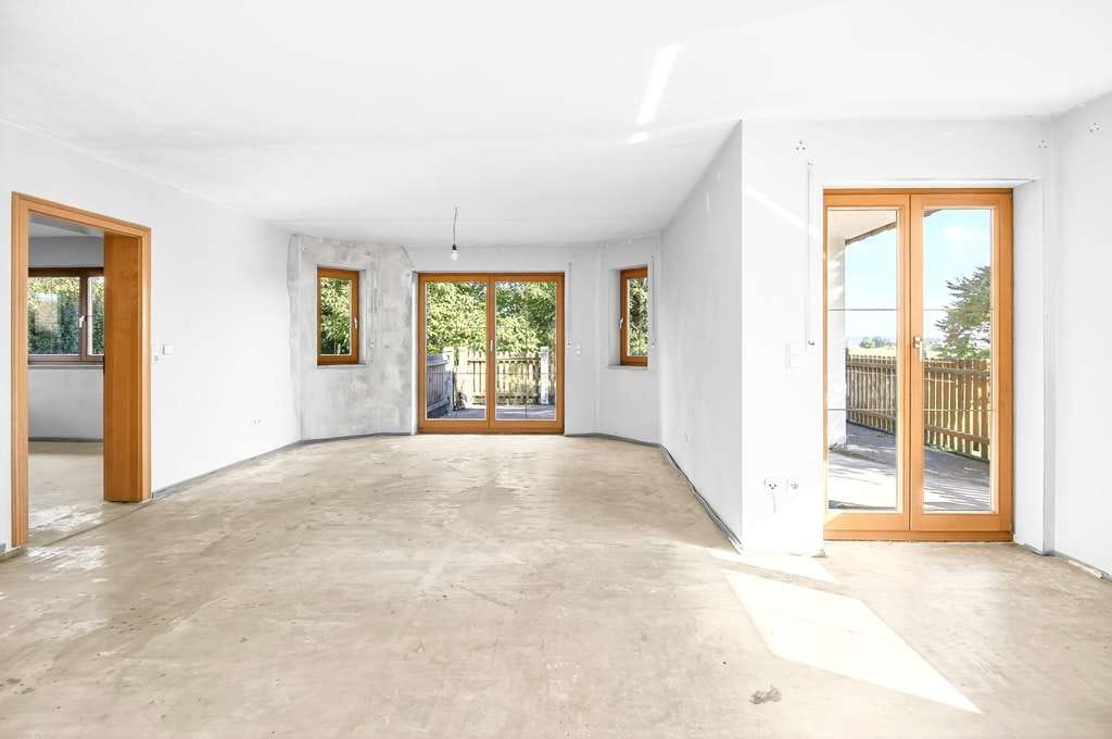 Immobilie in Dasing - Charmantes Einfamilienhaus in ruhiger Lage mit Einliegerwohnung und großem Garten - Bild 2