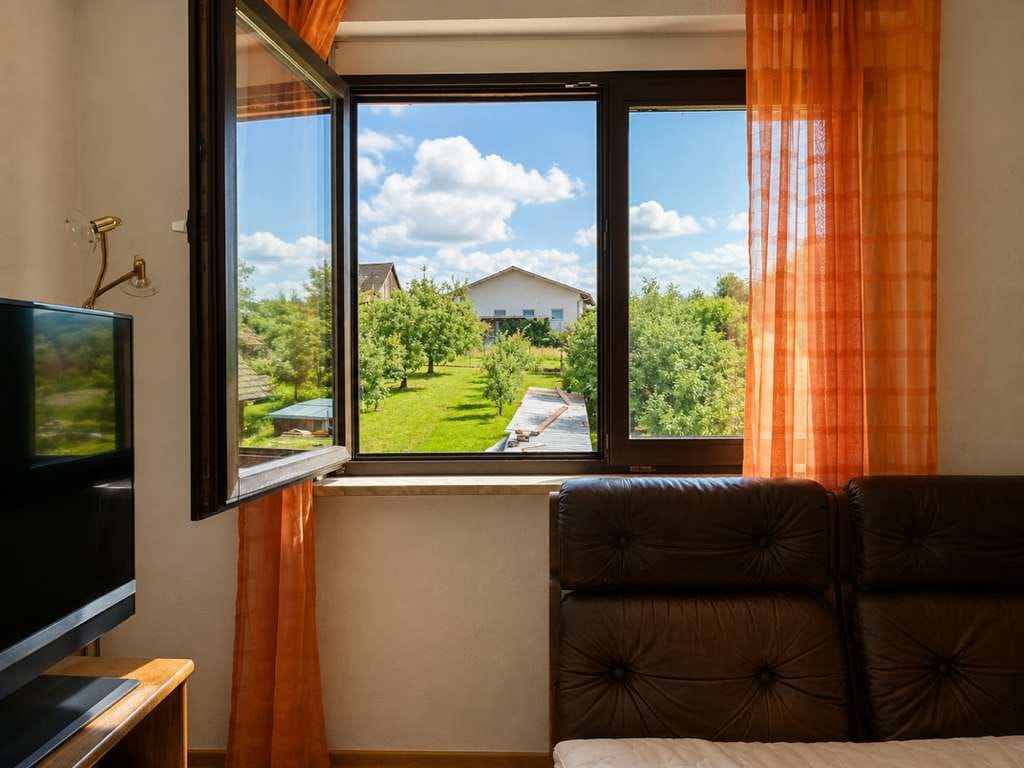 Immobilie in Bühl - Wohn- und Geschäftshaus mit etabliertem Friseursalon, großzügigem Grundstück und Entwicklungspot - Bild 4