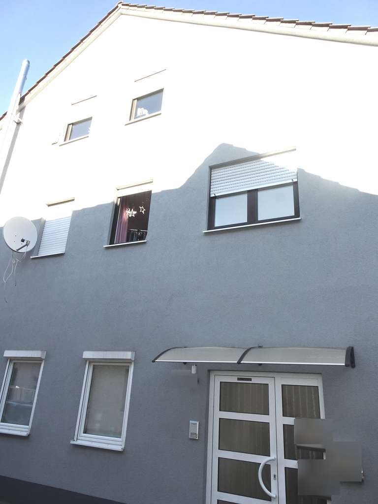 Immobilie in Viernheim - 2 Häuser mit 5 gepflegten modernisierten Wohnungen und Stellplätzen - Bild 2