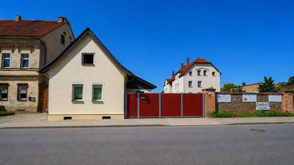 Immobilie in Seegebiet Mansfelder Land - Familienidylle mit Teich, Doppelgarage und 1.476 m² Naturgrundstück im Seegebiet Mansfelder Land - Bild 1