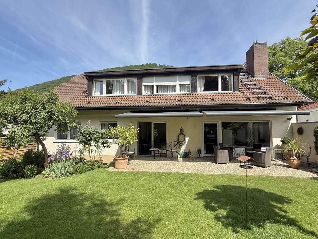 Immobilie in Badenweiler - Grüne Oase!
Ein-Zweifamilienhaus mit traumhaftem Grundstück!
Wohnen und Vermieten. Generationen us - Bild 2