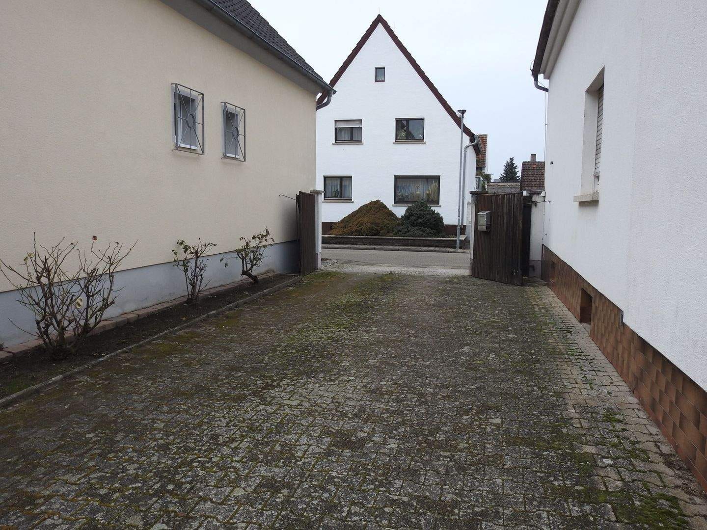 Immobilie in St. Leon-Rot - Großzügiges Wohnhaus mit Innenhof, Garagen & vielseitigem Nutzungspotential, Sankt Leon-Rot - Bild 1