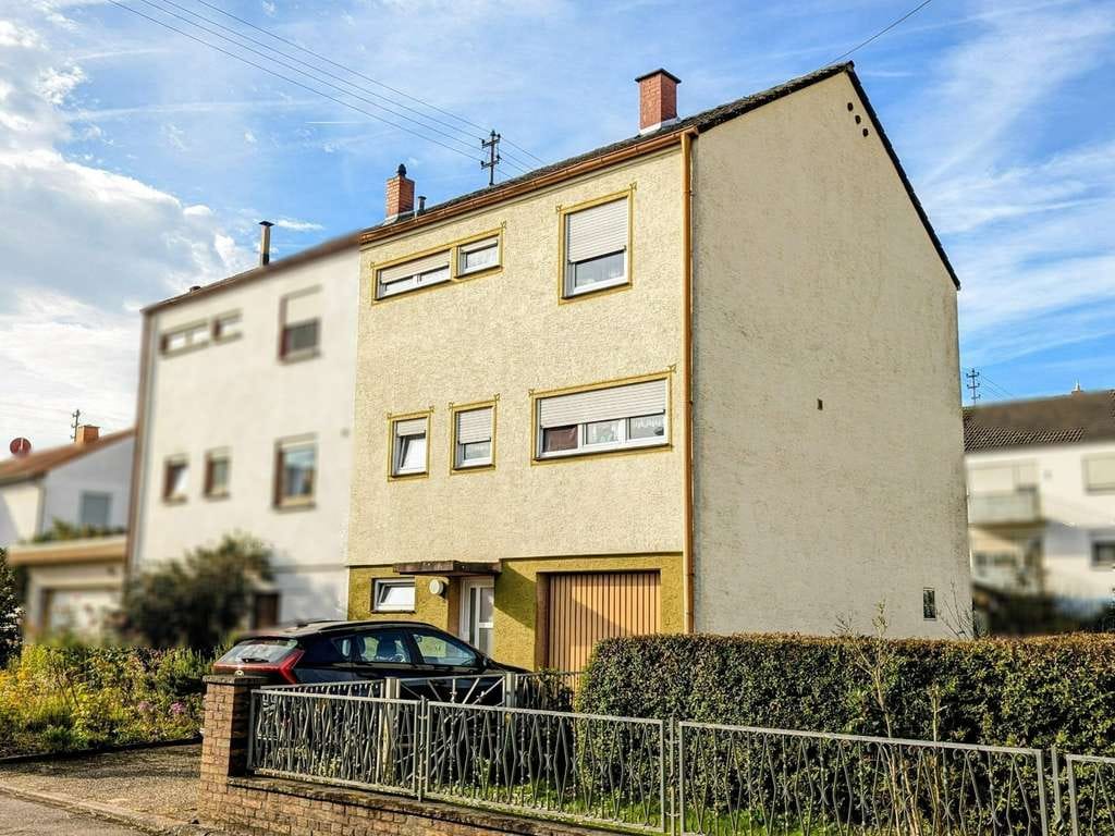 Immobilie in Böhl-Iggelheim - Doppelhaushälfte auf
großem Grundstück - Bild 1