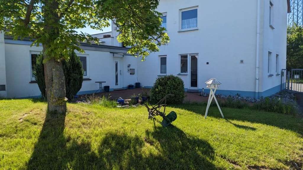 Immobilie in Warburg - Wohnhaus mit großen Hallen für Gewerbenutzung - Bild 2