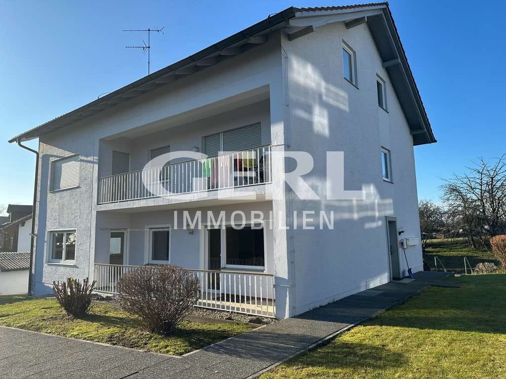 Immobilie in Mitterfels - Mehrfamilienhaus auf großzügigem Grundstück mit Ausbaumöglichkeit in Mitterfels - Bild 0