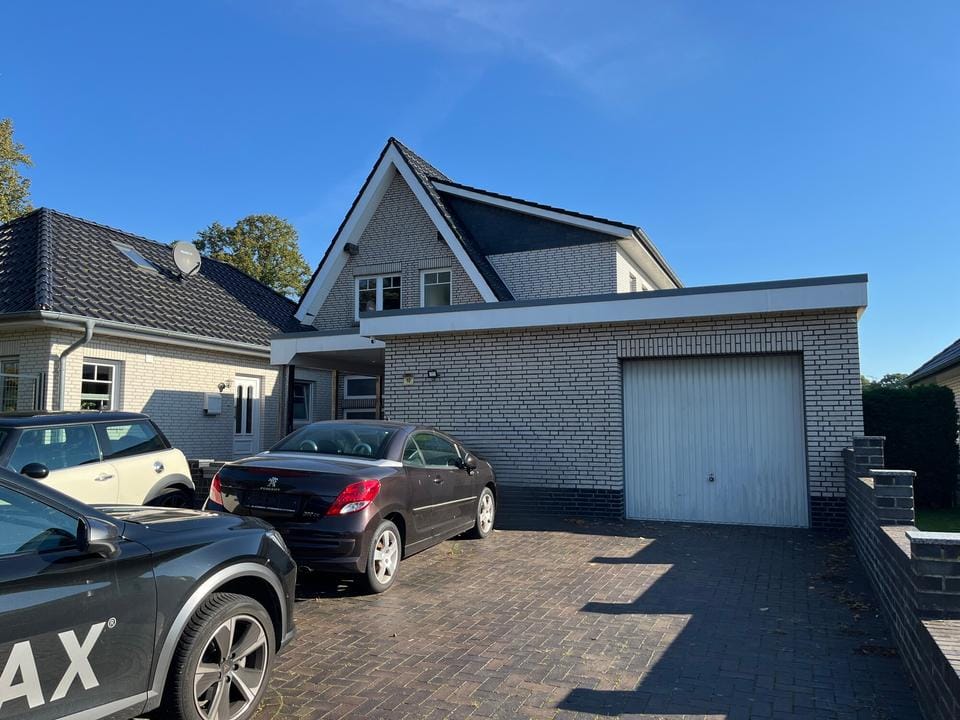 Immobilie in Friesoythe - Ruheoase mit viel Platz: Großes Einfamilienhaus & Einliegerwohnung auf ca. 1.023 m² Grundstück - Bild 0