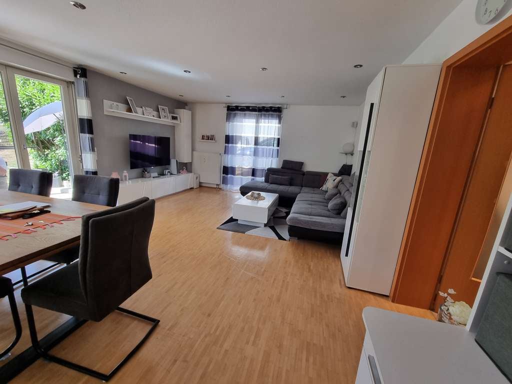 Immobilie in Schwaikheim - Wohnen mit Garten! Großzügige, helle 4-Zimmer Gartengeschoss-Wohnung in Schwaikheim - Bild 2
