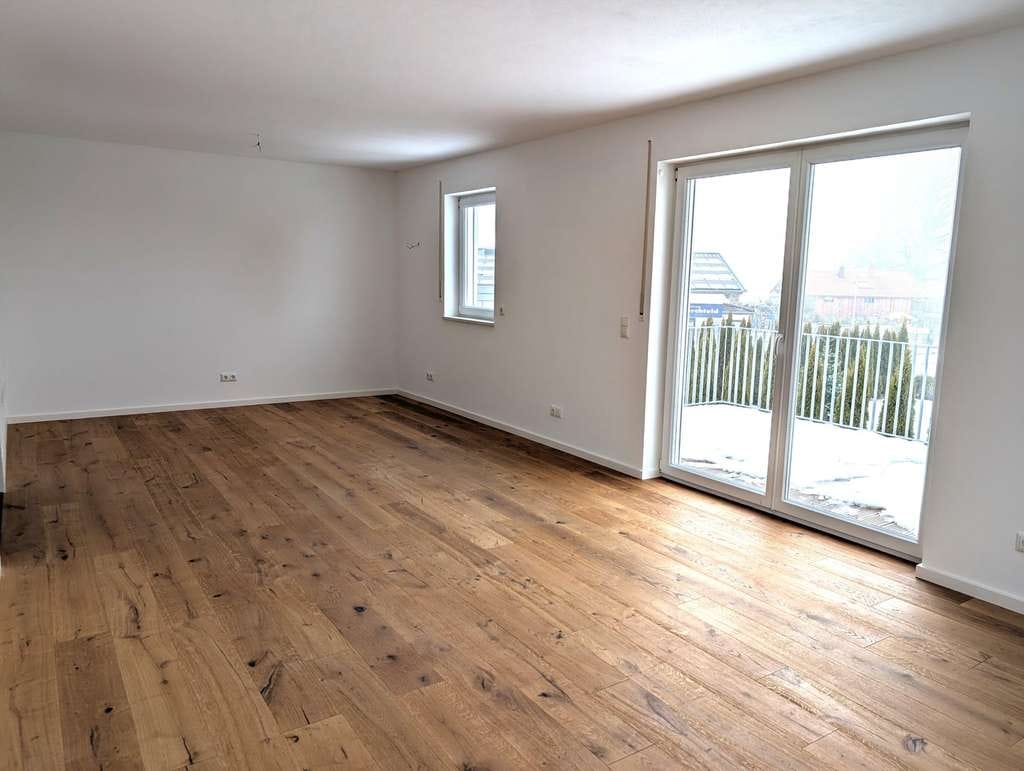 Immobilie in Hofstetten - Junges & freistehendes EFH, Holz-Pallet-Heizung, 3 Bäder, Ohne Maklergebühr - Bild 2