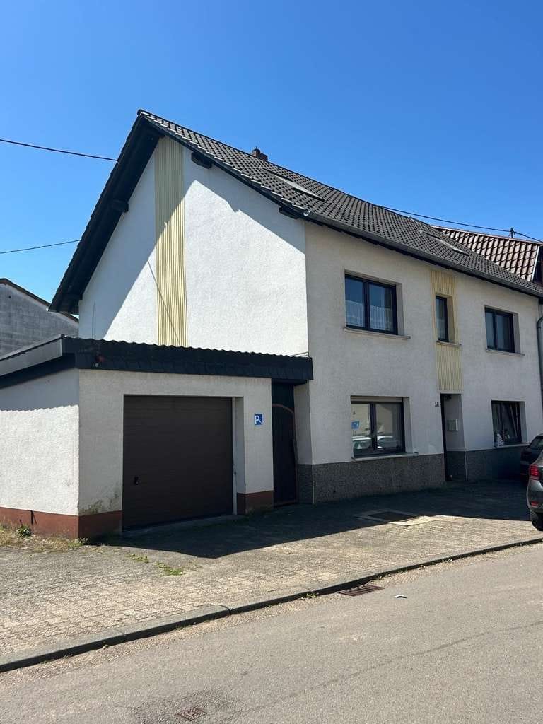 Immobilie in Merchweiler - Renovierungsbedürftiges einseitig angebautes 1 FH mit Ausbaupotenzial in 66589 Merchweiler - Bild 0