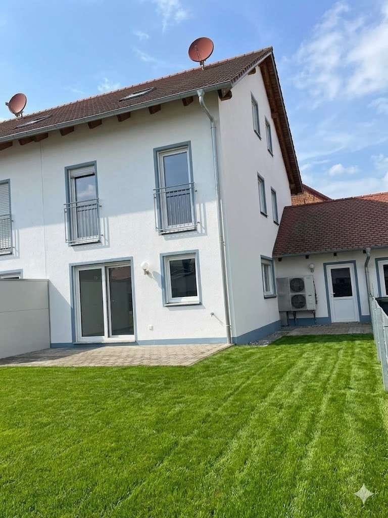 Immobilie in Langenmosen - Reiheneckhaus voll Unterkellert in Langenmosen mit Garage Provisionsfrei - Bild 0