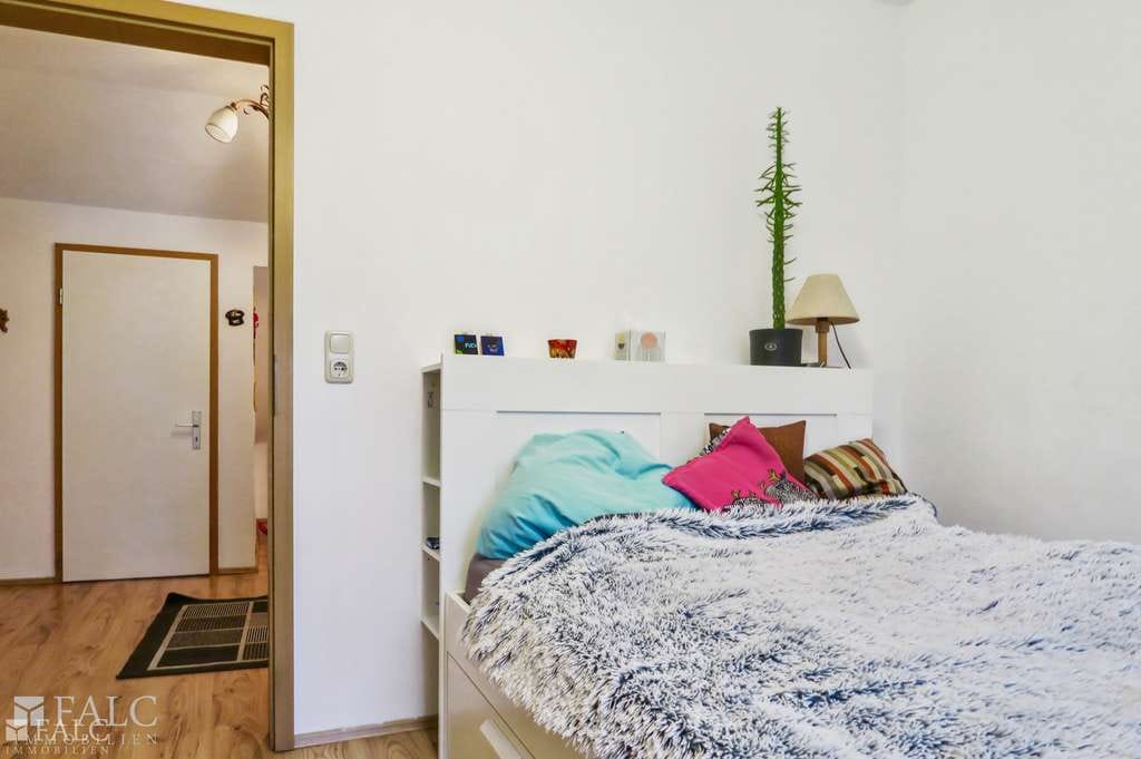 Immobilie in Hemau - Attraktives Jura-Bauernhaus, 2-3 Wohnungen, Wohnreserven. Tierhaltung möglich. 1-2 Bauplätze inkl. - Bild 3