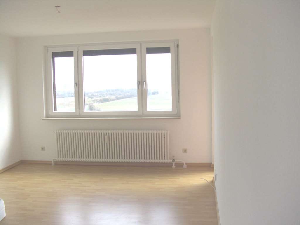 Immobilie in Hochheim - Vermietete 3-ZKB-Wohnung mit Weitblick in Feldrandlage – Kapitalanlage mit Aussicht - Bild 0