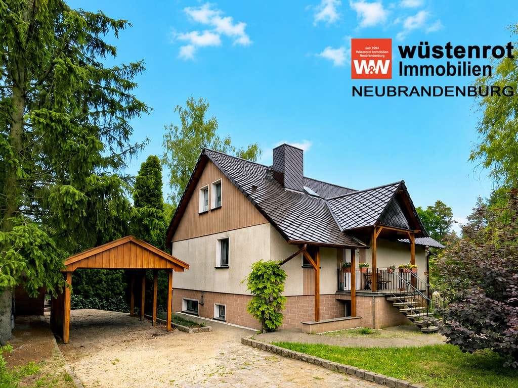 Immobilie in Eggesin - EINFAMILIENHAUS MIT EINBAUKÜCHE + GROSSER TERRASSE + GARAGE + CARPORT + KOMPLETT UNTERKELLERT - Bild 0