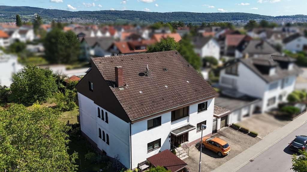 Immobilie in Sandhausen - Großzügiges 3-Familienhaus in ruhiger Lage mit Ausbaupotenzial im DG +1 WE - Bild 1