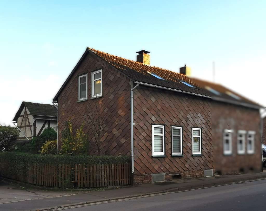 Immobilie in Holzminden - Charme der Geschichte: Doppelhaushälfte mit Garten und Modernisierungspotenzial  in Holzminden - Bild 0