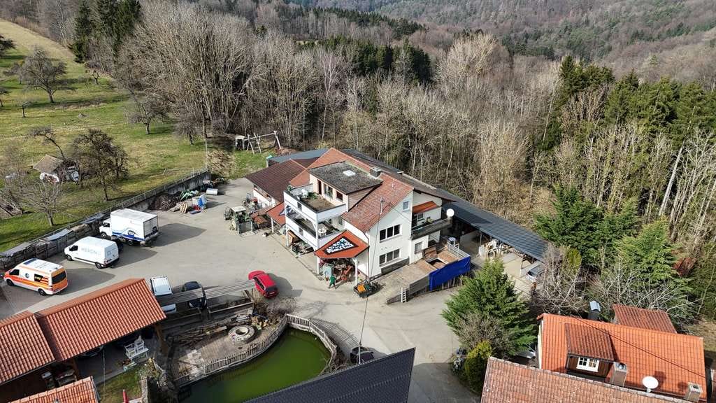 Immobilie in Spiegelberg - BERGHOF - Ehemaliges Gasthaus mit Wohnungen, Scheunen und vielen Flächen in Spiegelberg-Großhöchberg - Bild 1