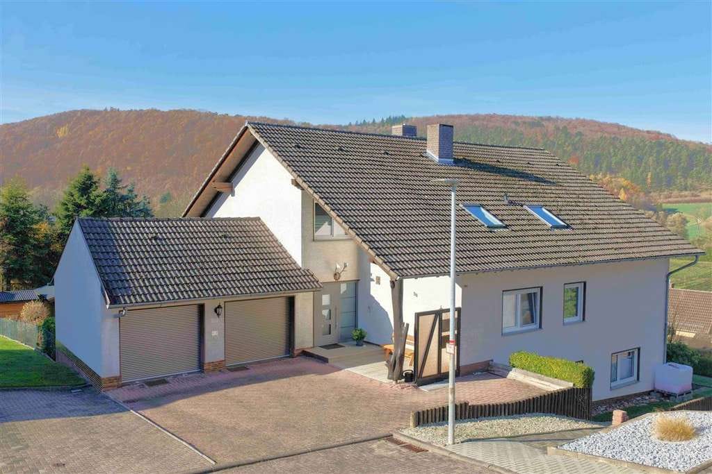 Immobilie in Sontra - TOP-Zustand: Ein- bis Dreifamilienhaus mit zahlreichen Extras - Bild 1