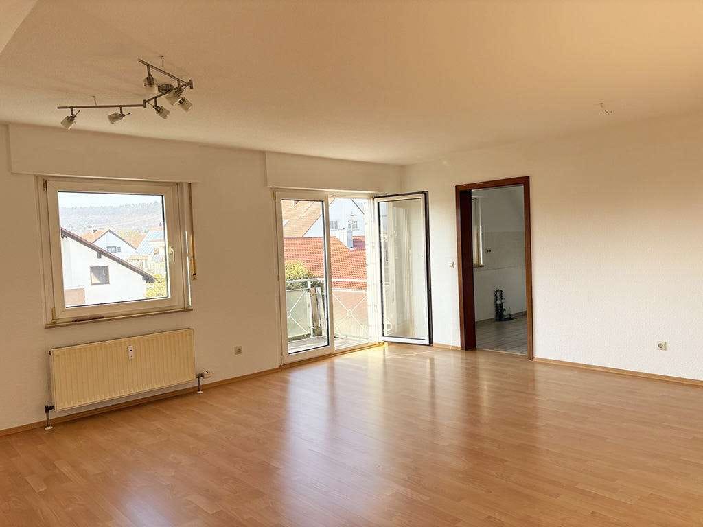 Immobilie in Freudental - Freie, großzügige  4-Zimmer-Maisonette-Wohnung -  
Balkon und TG-Stellplatz inclusive - Bild 1