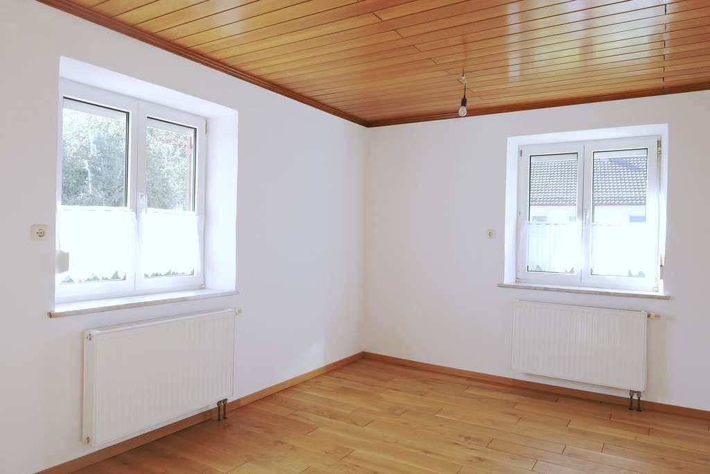 Immobilie in Dürrlauingen - Geräumiges Zweifamilienhaus 
mit großem Grundstück - Bild 4