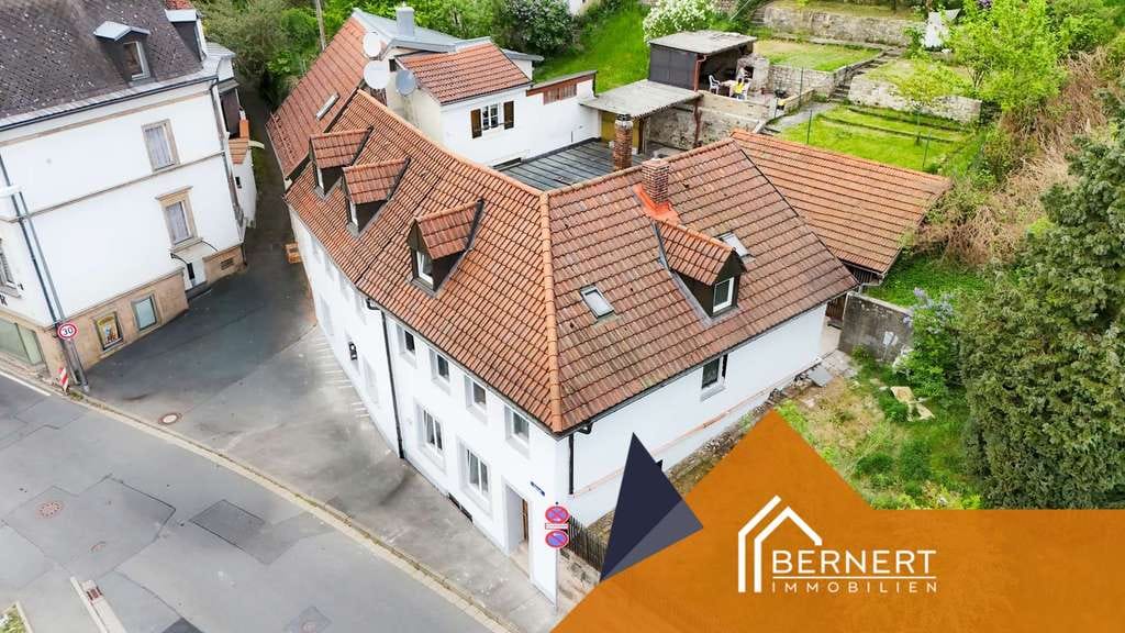 Immobilie in Kulmbach - Vollvermietetes Zweifamilienhaus mit Entwicklungspotenzial in begehrter Lage am Fuße der Plassenburg - Bild 1