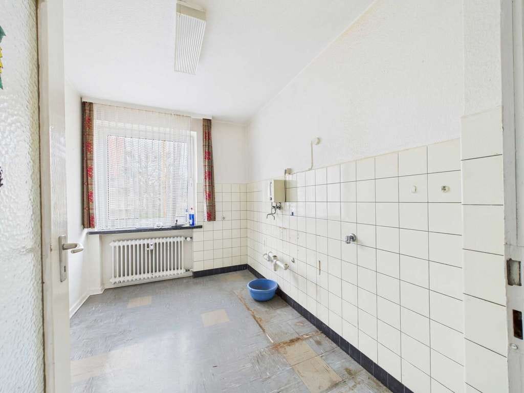 Immobilie in Hildesheim - Kompakte Wohnung mit Balkon – ideal zur individuellen Sanierung - Bild 2