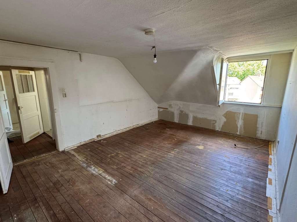 Immobilie in Ludwigshafen am Rhein - Sanierungsbedürftige Wohnung mit Potenzial in Ludwigshafen – ideal für Investoren und Eigennutzer - Bild 1