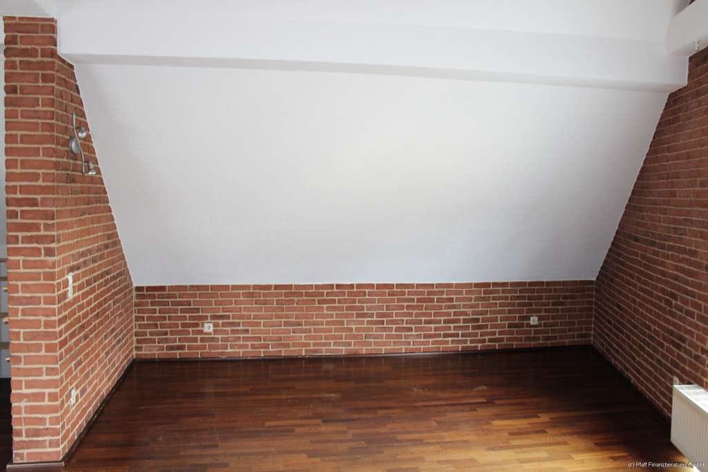Immobilie in Liederbach - Schöne 2-Zimmer-Dachgeschosswohnung mit Stellplatz – Kapitalanlage in Liederbach - Bild 2