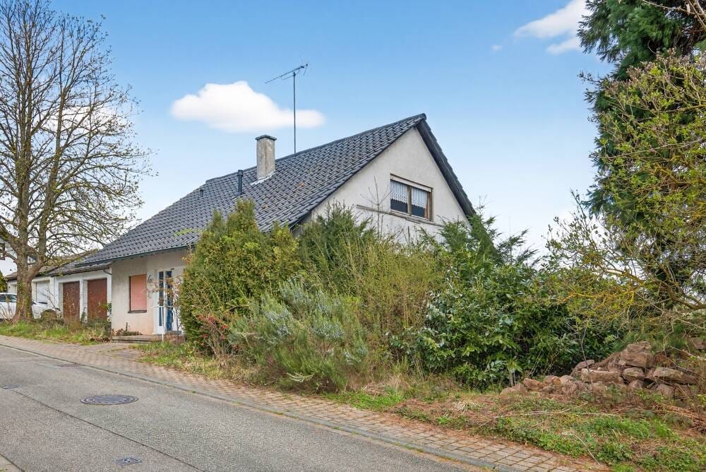 Immobilie in Ettlingen - Dornröschen-Haus mit sensationellem Ausblick in Ettlingen-Schluttenbach - Bild 0