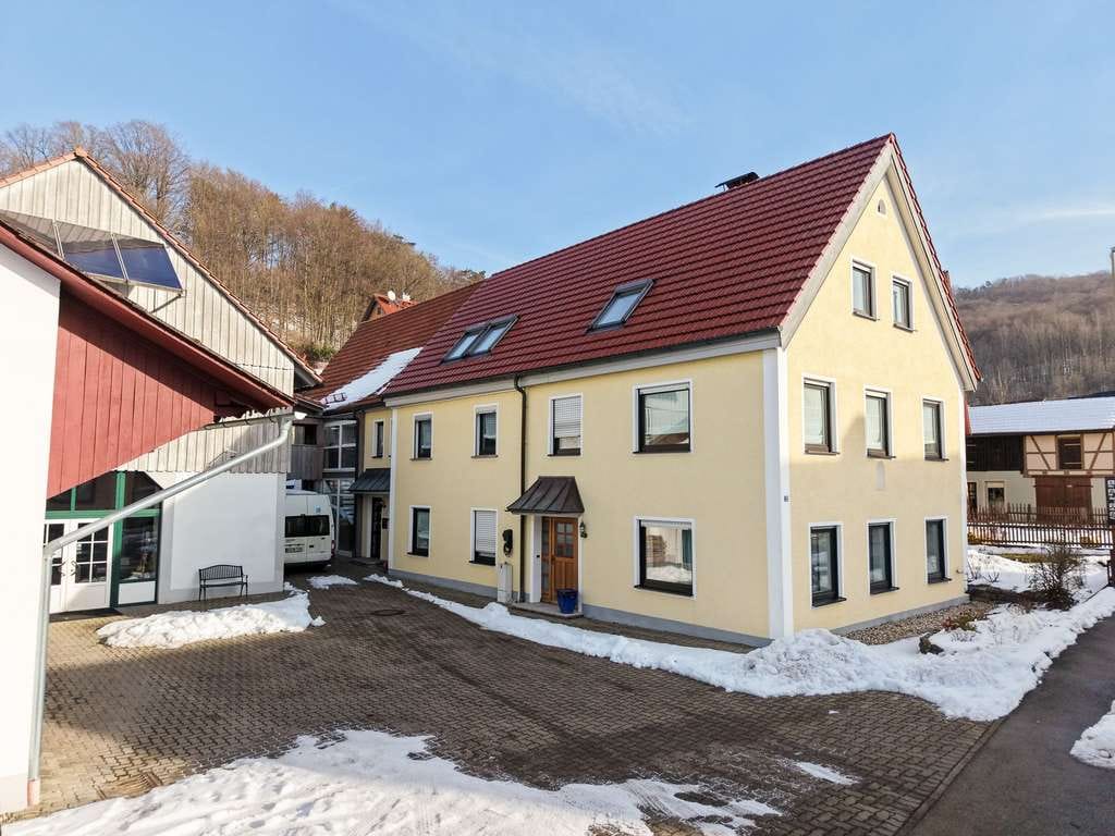 Immobilie in Scheßlitz - Exklusives Wohnhaus mit Halle und architektonischer Passerelle - Bild 0