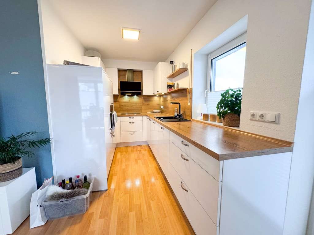 Immobilie in Cölbe - Exklusive 3-Zimmer-Wohnung mit zwei Balkonen, Kellerraum und Stellplatz - Bild 2