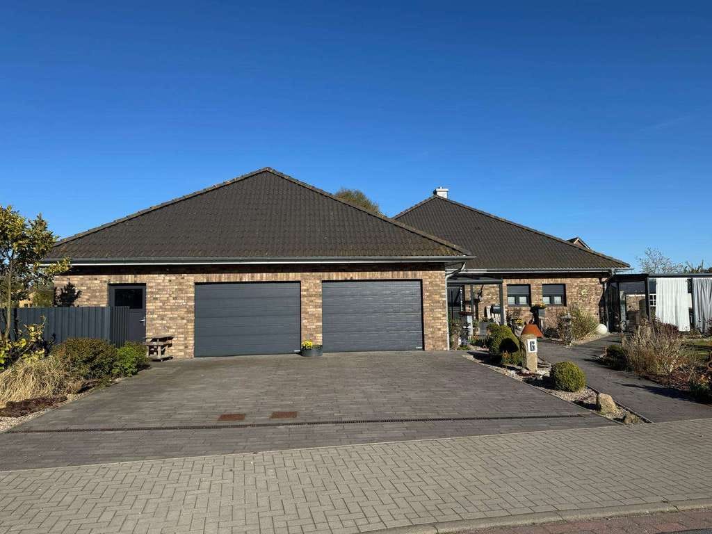 Immobilie in Seeth - Energieeffizienter Bungalow mit ELW oder Büro, Doppelgarage in hochwertiger Bauweise in Sackgasse - Bild 1