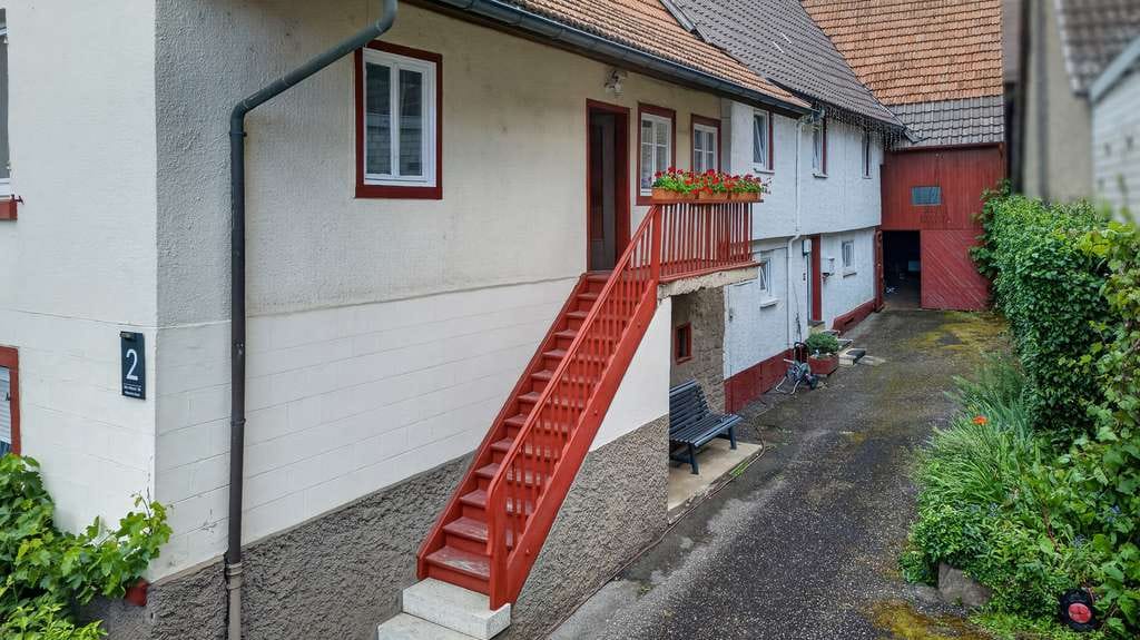 Immobilie in Keltern - Zwei Wohnhäuser mit Scheune – Seltene Gelegenheit und vielseitigen Nutzungsmöglichkeiten - Bild 2