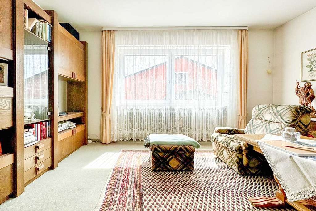 Immobilie in Treffelstein - Raum für Familie und Ideen - großzügiges Ein- bis Zweifamilienhaus  - Bild 2