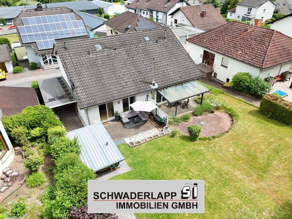 Immobilie in Dernbach (Westerwald) - Schicke gepflegte Doppelhaushälfte in ansprechender Ortsrandlage von Dernbach - Bild 0