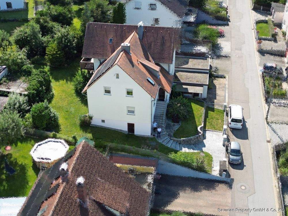 Immobilie in Sinzing - Viel Raum, viele Möglichkeiten: Zweifamilienhaus mit großem Grundstück in Sinzing - Bild 2